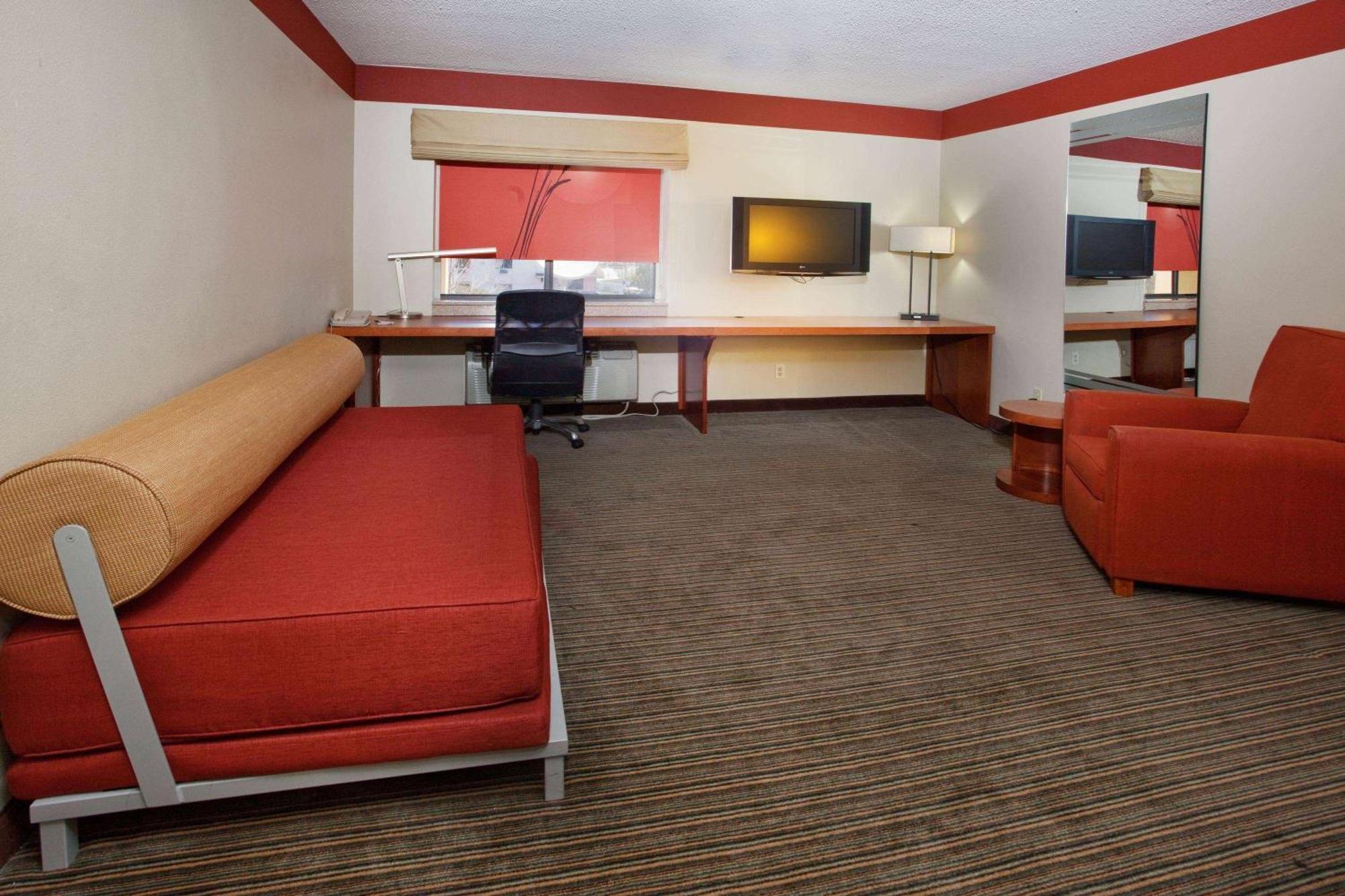 Travelodge By Wyndham Columbus State University Exterior photo